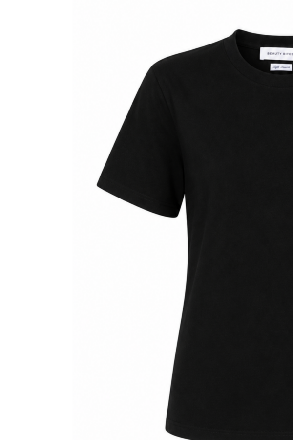 Anais Vatkalı Siyah Kalp Detaylı Tshirt